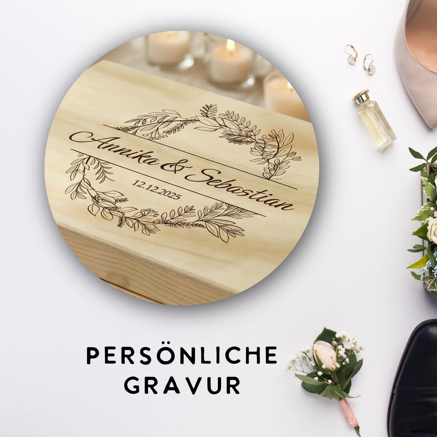 Nahaufnahme der Blumenkranz-Gravur auf der Hochzeitsbox aus Holz mit personalisierten Namen und Hochzeitsdatum