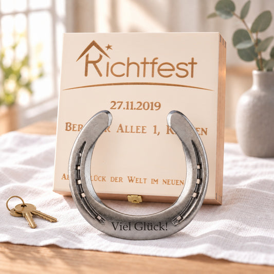 Glückshufeisen mit Geschenkbox „Richtfest“ – personalisiert mit Gravur